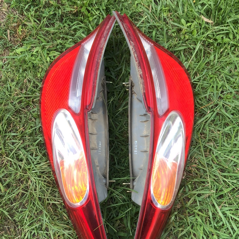 2004-2006 TOYOTA SOLARA Taillight Assembly